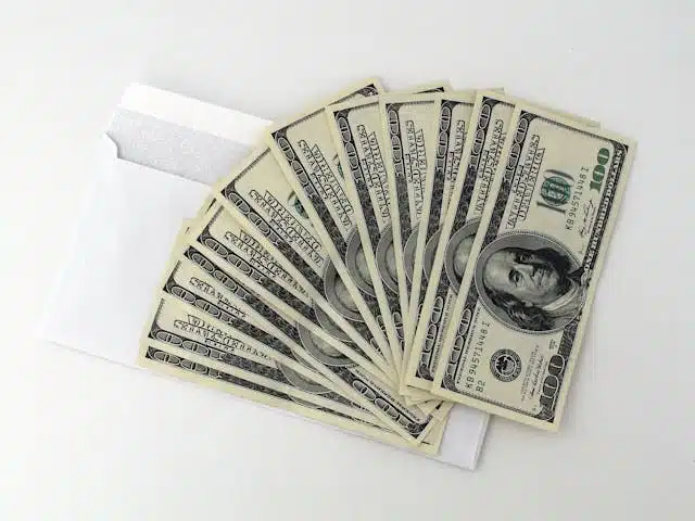 100 Dollar bills for the loan amount against car loan 